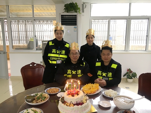 圖為壽星們合影(夏蓮萍攝)_副本.jpg